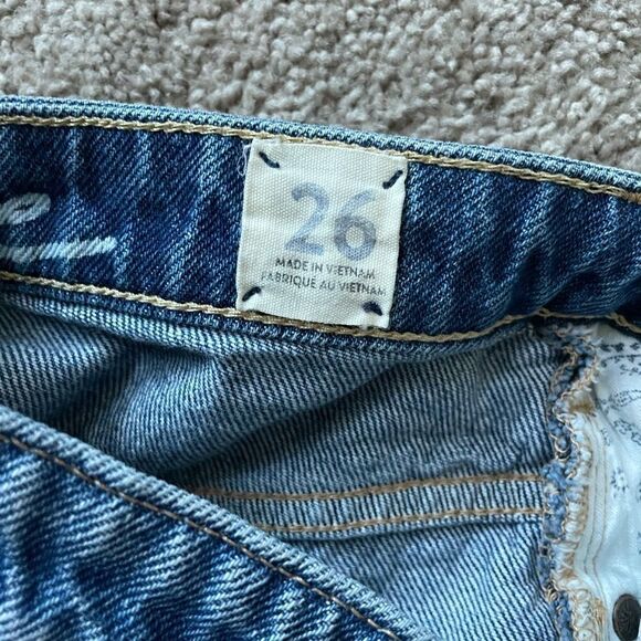 𝅺WE The Free by Free People Bailey Fray Hem Mini Skirt Size 26 Denim Med Wash - Picture 7 of 9